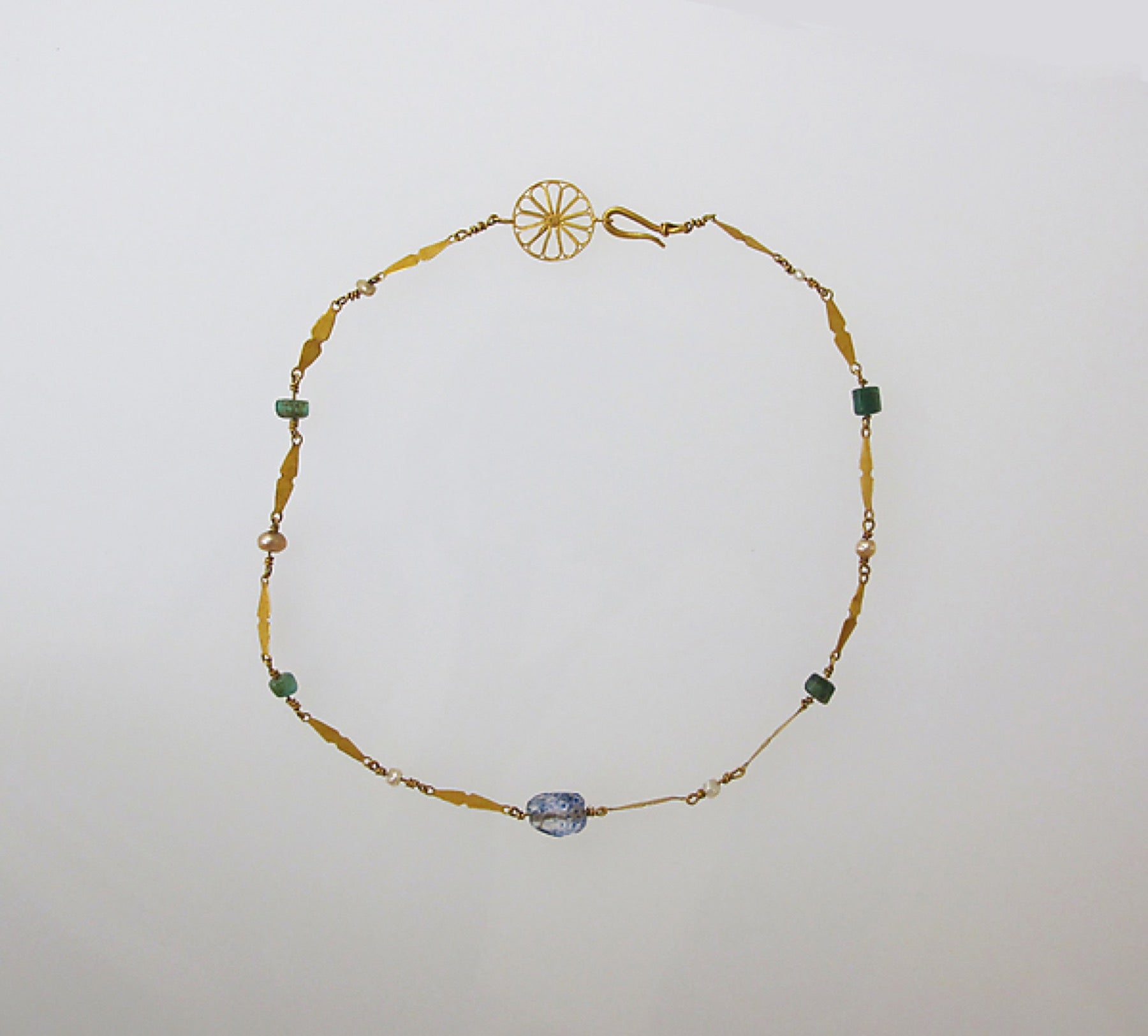 Historic necklace with pearls and beryl beads